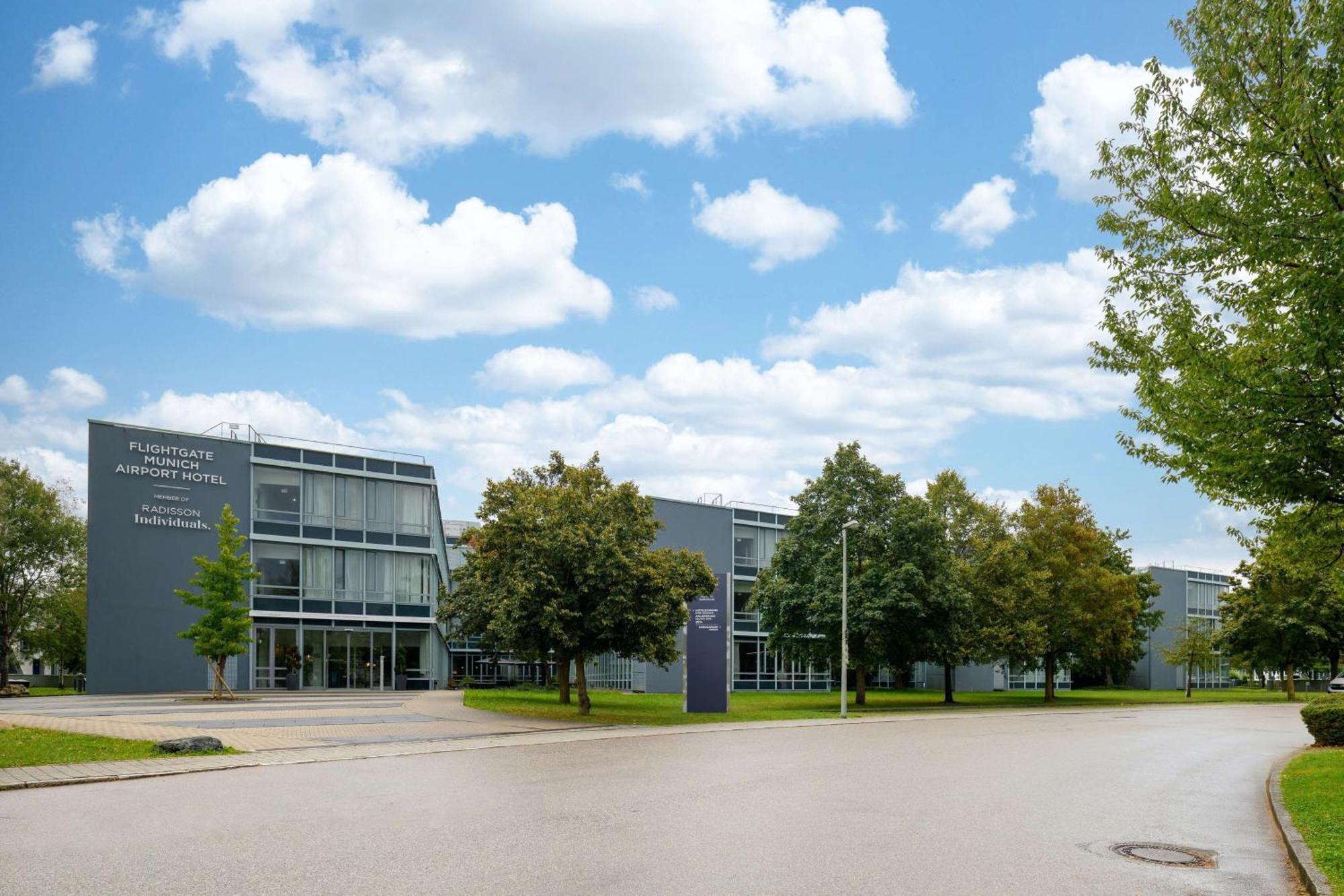 Flightgate Munich Airport Hotel, A Member Of Radisson Individuals Hallbergmoos Exteriör bild